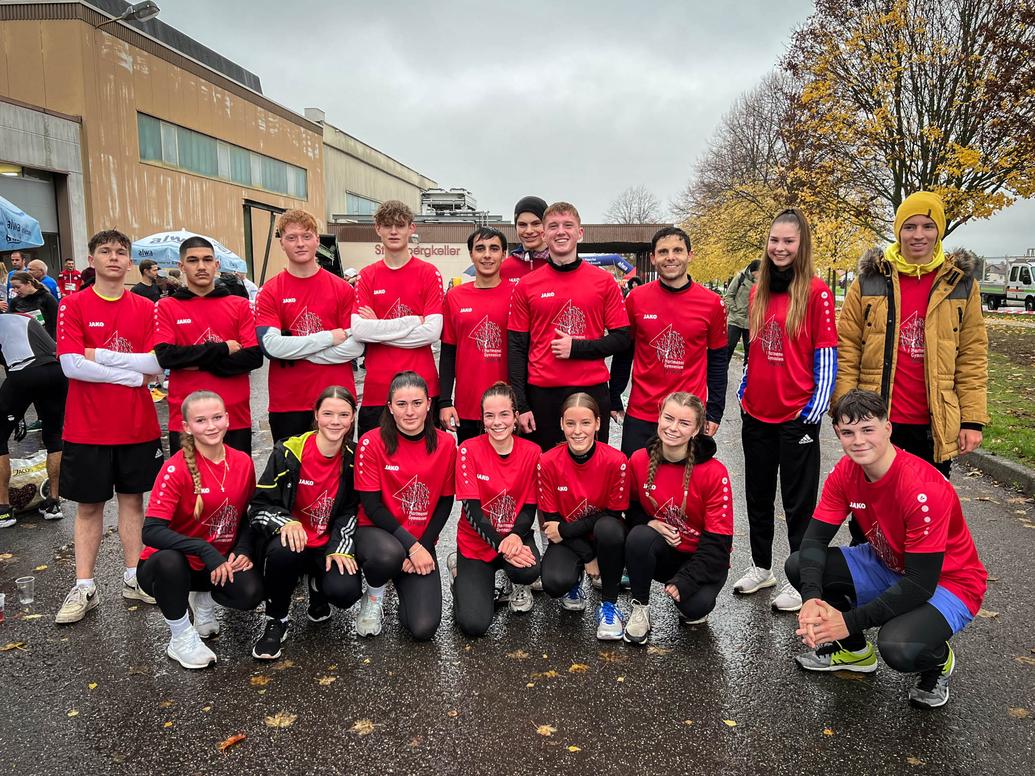 -	Schülerinnen und Schüler des Sport-Leistungskurses der Jahrgangsstufe 1 nahmen zusammen mit ihrem Lehrer Joshua Simon am Bönnigheimer Stromberglauf teil.